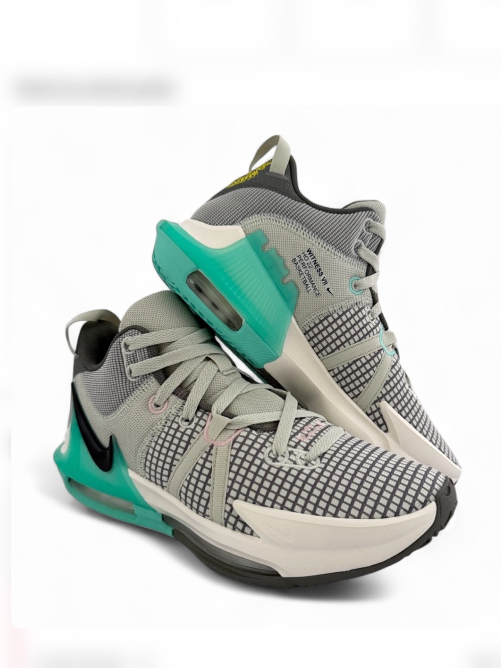 NIKE LeBron Witness 7 Basketball Sneakers